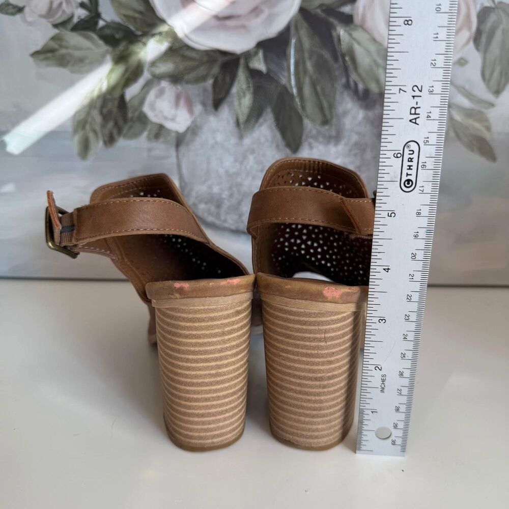 Universal Thread Women’s Brown Heels Size 9 - Picture 6 of 8